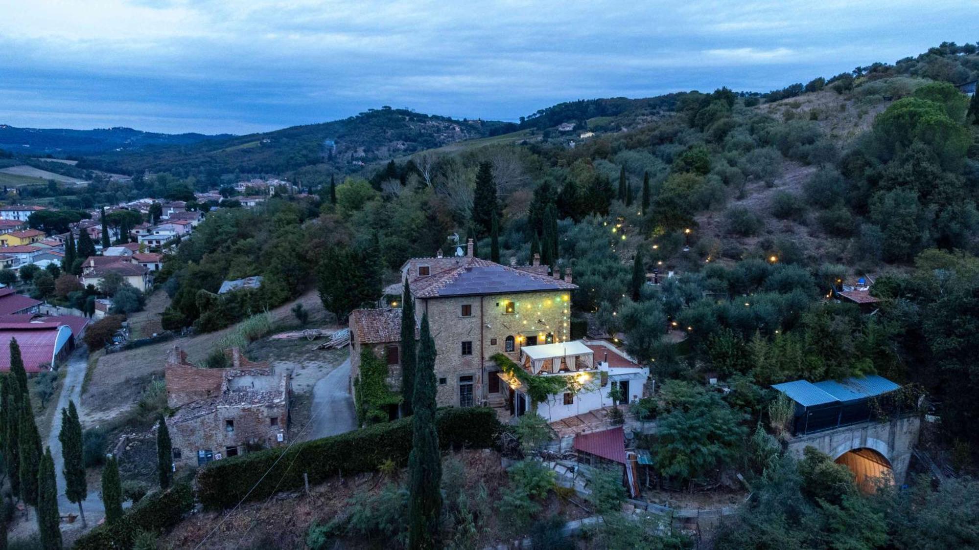 فندق Castellino Di Malborghetto مونتيلوبو فيورنتينو المظهر الخارجي الصورة