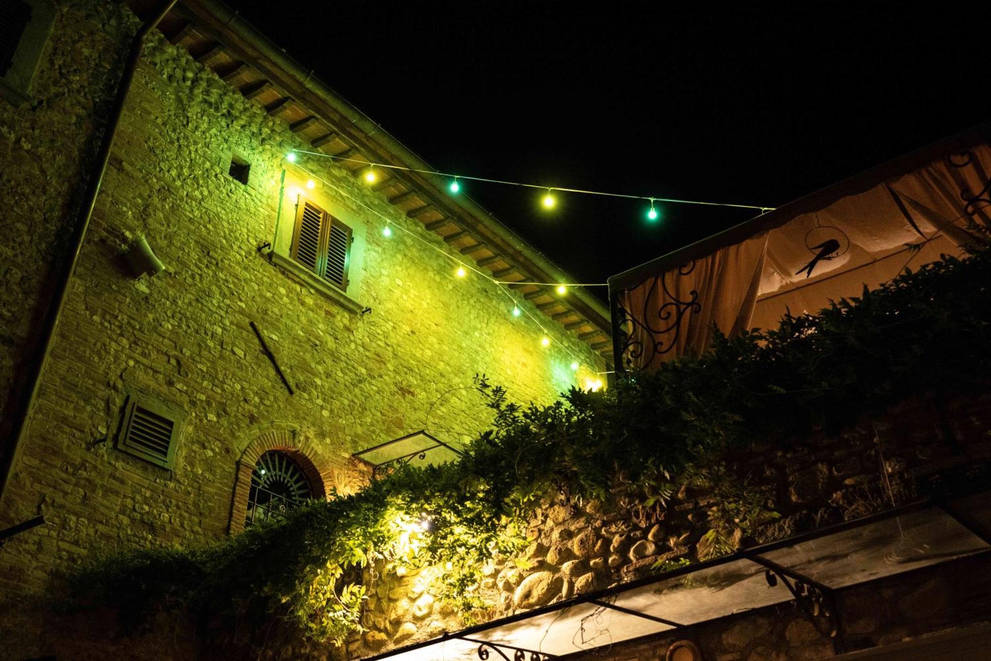فندق Castellino Di Malborghetto مونتيلوبو فيورنتينو المظهر الخارجي الصورة