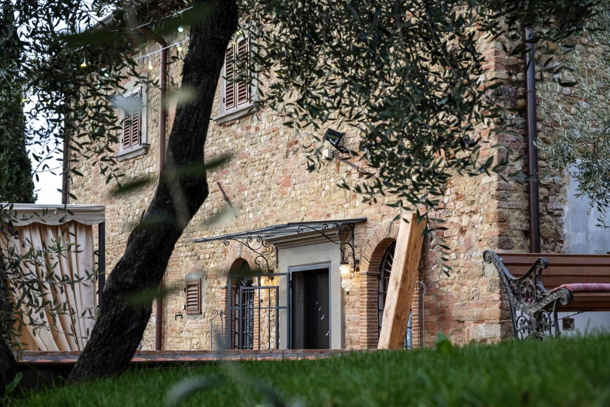 فندق Castellino Di Malborghetto مونتيلوبو فيورنتينو المظهر الخارجي الصورة